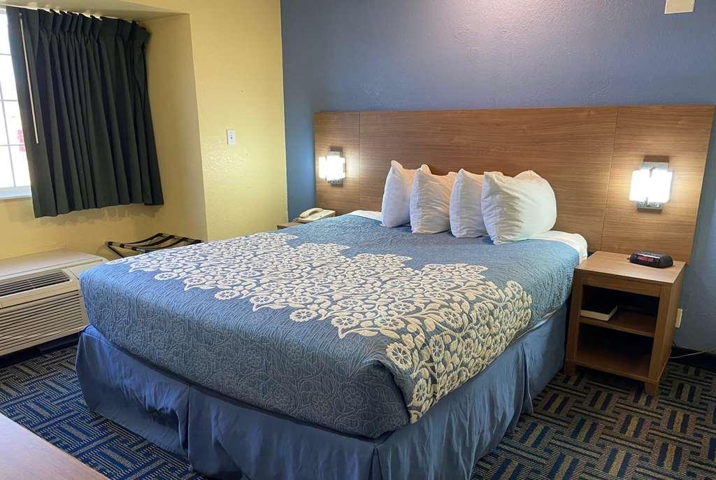 Days Inn Прайор-Крік Номер фото